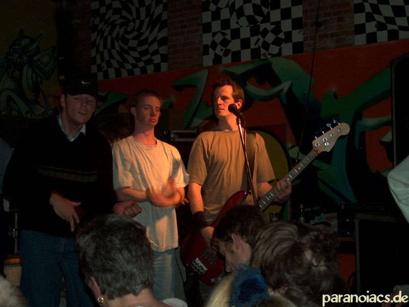http://pix.paranoiacs.de/2004/20041028_DeBogaard_Geel/paras_geel_20041028_11.jpg