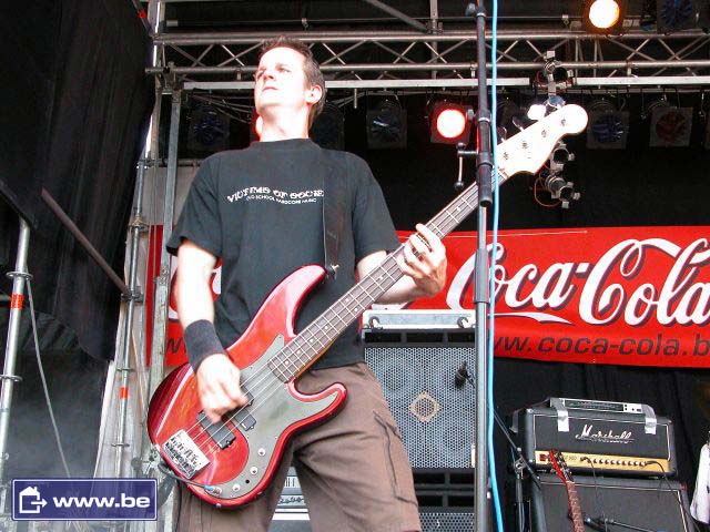 http://pix.paranoiacs.de/2005/20050626_Edegem_Rock_wwwbe/paras_edegem_2k5-06-26_wwwbe_029.jpg